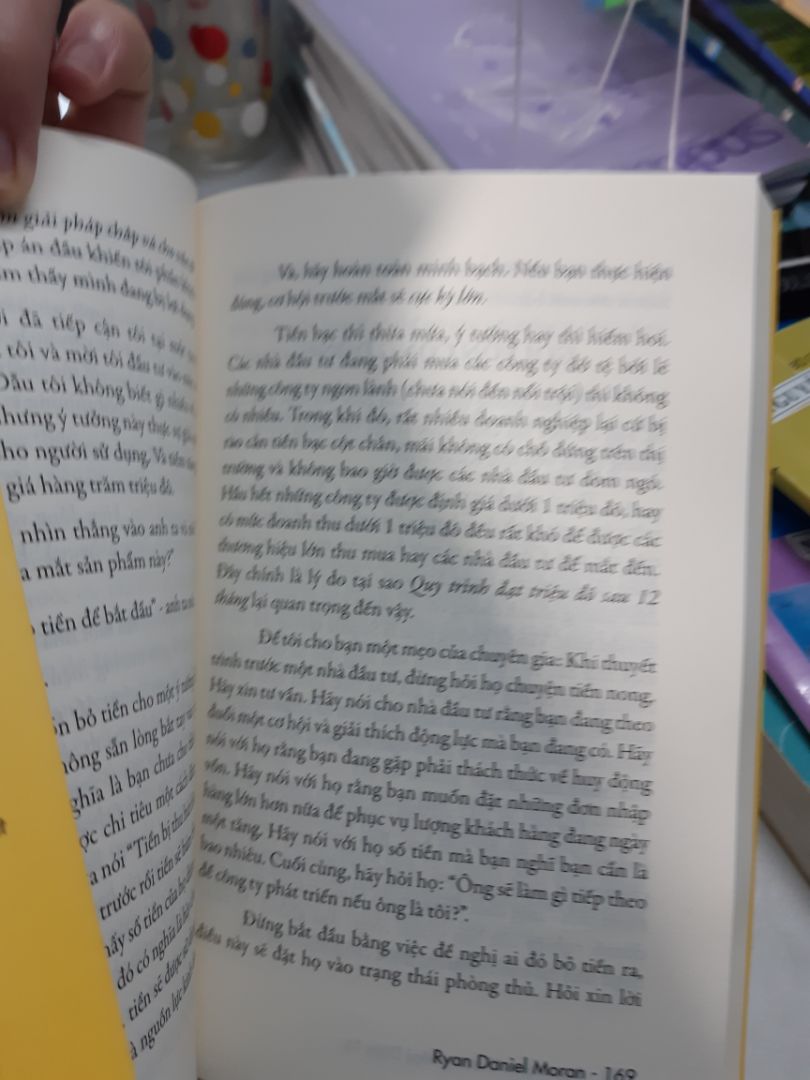 mình rất thích cuốn sách này. Sách dịch sát nghĩa, trình bày rõ lộ trình mà mọi người cần để có thể thành công trên lĩnh vực thương mại điện tử. Khơi gợi được cảm hứng khởi nghiệp của newbie. sách còn tặng thêm khóa học và tài liệu hữu ích cho độc giả.nói chung đây là một quyển sách dành cho những ai muốn làm giàu một cách bền vững trong nền tàng thương mại điện tử, thực tế và cũng dễ dàng vận dụng vào công việc kinh doanh của người đọc.đây là một cuốn sách cho người trẻ tuyệt vời. rất cảm ơn tác giả.