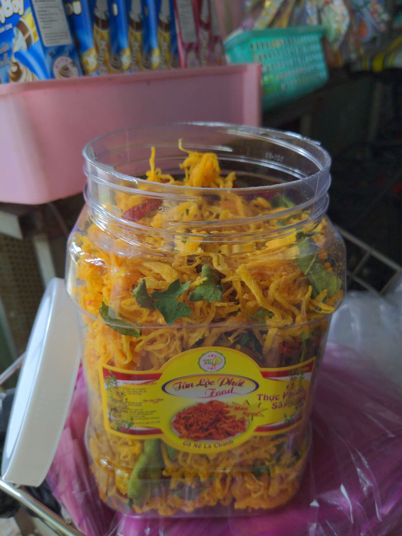 vừa nhận hàng xong khui ra thử ngay cho nóng :))) sp rất ngon , vừa miệng , ko cứng ko mềm , date rất mới 3/8 , cá nhân mình nghĩ shop nên làm nhiều chương trình sale như này và cắt bớt chi phí qc vì qc ko thiết thực vs ng tiêu dùng như sale , sẽ còn ủng hộ shop thêm  (lần này  mới mua 2kg ).... mọi ng nên dùng thử , chúc shop đông khách :) thân chào