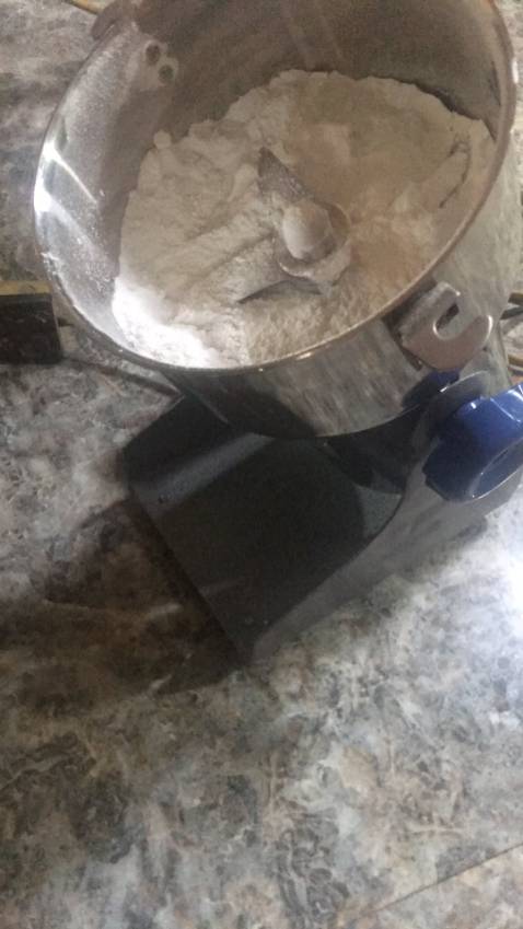 Hàng chính hãng, bóng, đẹp, xay khỏe và mịn, được tặng cả bộ lưỡi sơ cua nên k lo về thay thế. Shop trả lời tin nhắn mình rất đầy đủ, thank's!