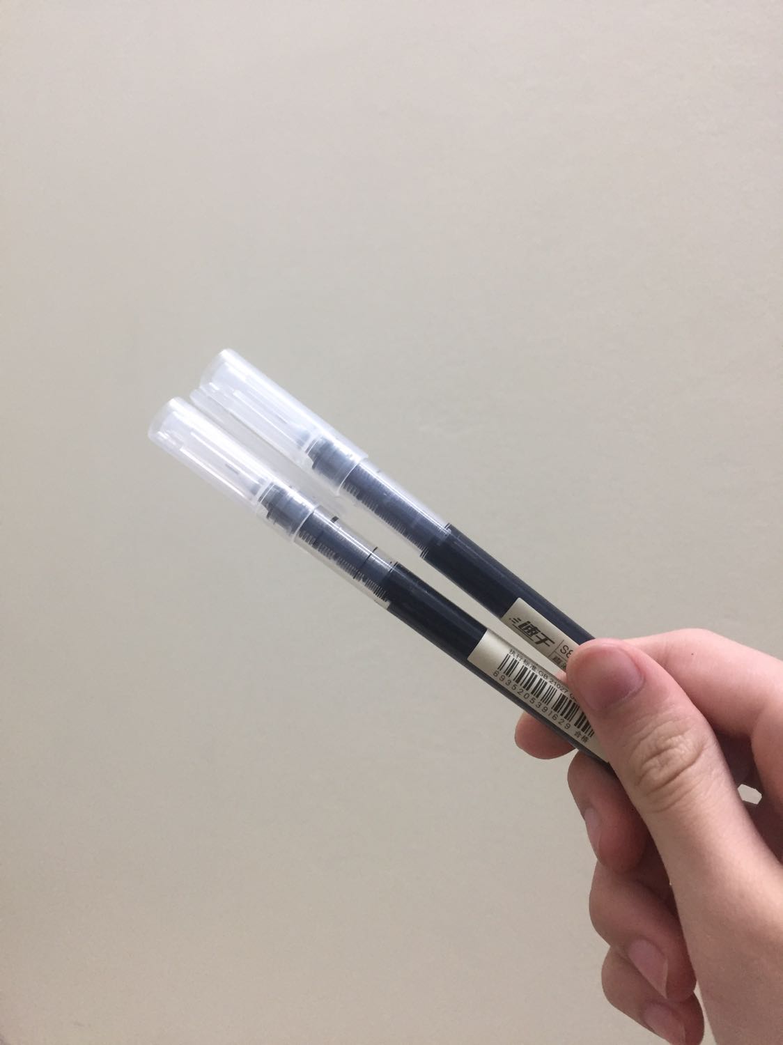 Sản phẩm giống hình 
Mực ra đều lắm ạ
Viết êm tay
Giá rẻ
Giao nhanh 
Vì mua ở deli nên dùng rất yên tâm ạ