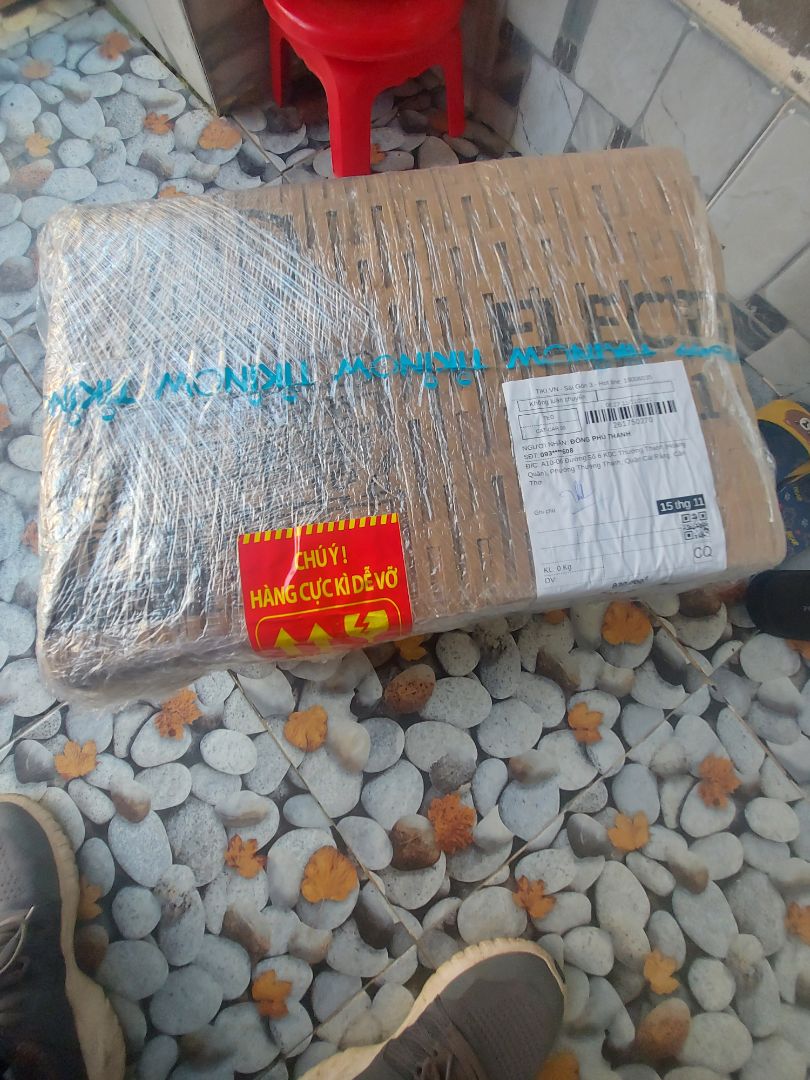 sản phẩm đẹp nhưng kích thước không vừa với quạt