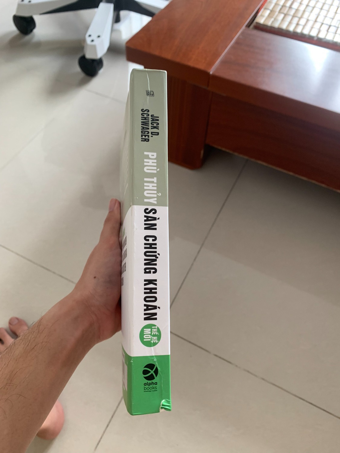 Giao hàng lâu.
Sản phẩm bị lỗi. Móp, sứt gáy sách.