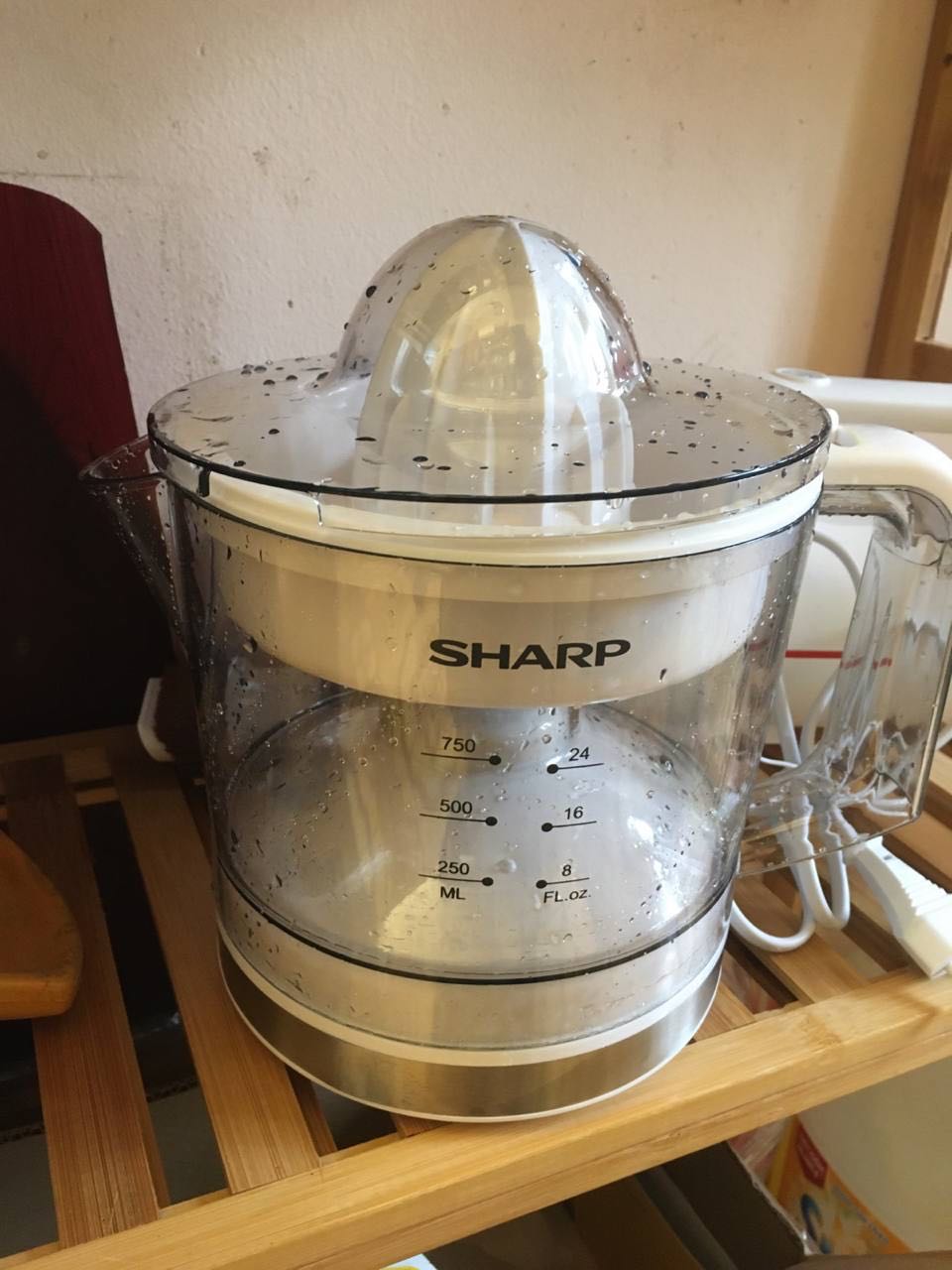 Rất ưng ý. Máy công suất 40W nên chạy khoẻ. Vắt liền gần 5kg cam mà vẫn chạy tốt. Tiki giao hàng nhanh, uy tín.