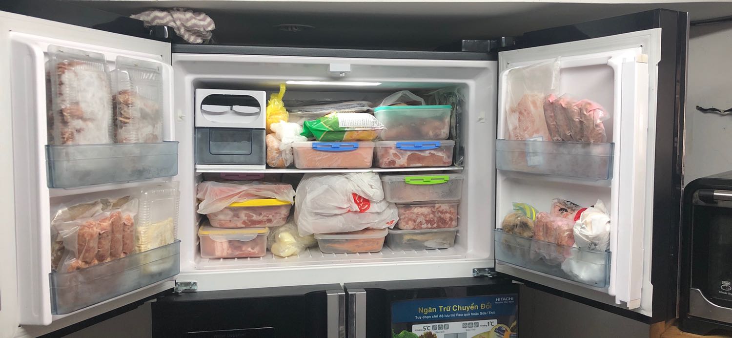 Tiki giao hàng nhanh.tủ lạnh đẹp, rộng.rất ok.giao hàng chỉ có 1 người nên lên lầu lửng cả nhà phải phụ giúp anh shipper.