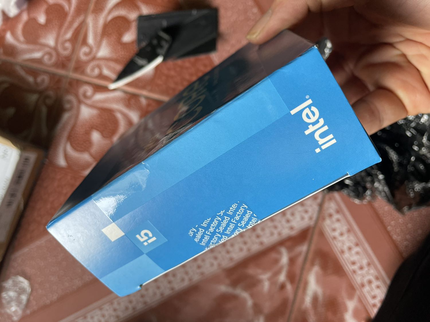 Giao hàng nhanh, đóng gói ổn, hàng mới - chính hãng, sức mạnh của i5-12600k các bạn tham khảo thêm trên internet nhé