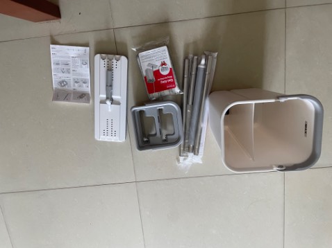 Gửi hàng nhanh chóng, đóng gói cẩn thận, ( mà hơi nhiều nilong). Cây lau nhà rất dễ lắp ráp. Thiết kế gọn , nhẹ, phù hợp với không gian nhỏ. Được tặng kèm thèm 1 miếng lau & 1 thanh để nối dài thân cây lau nhà