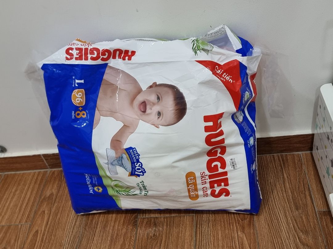Tã dày, không thấm hút. Bé bị hăm rất nhiều. Tã dày, không thấm hút. Bé bị hăm rất nhiều.