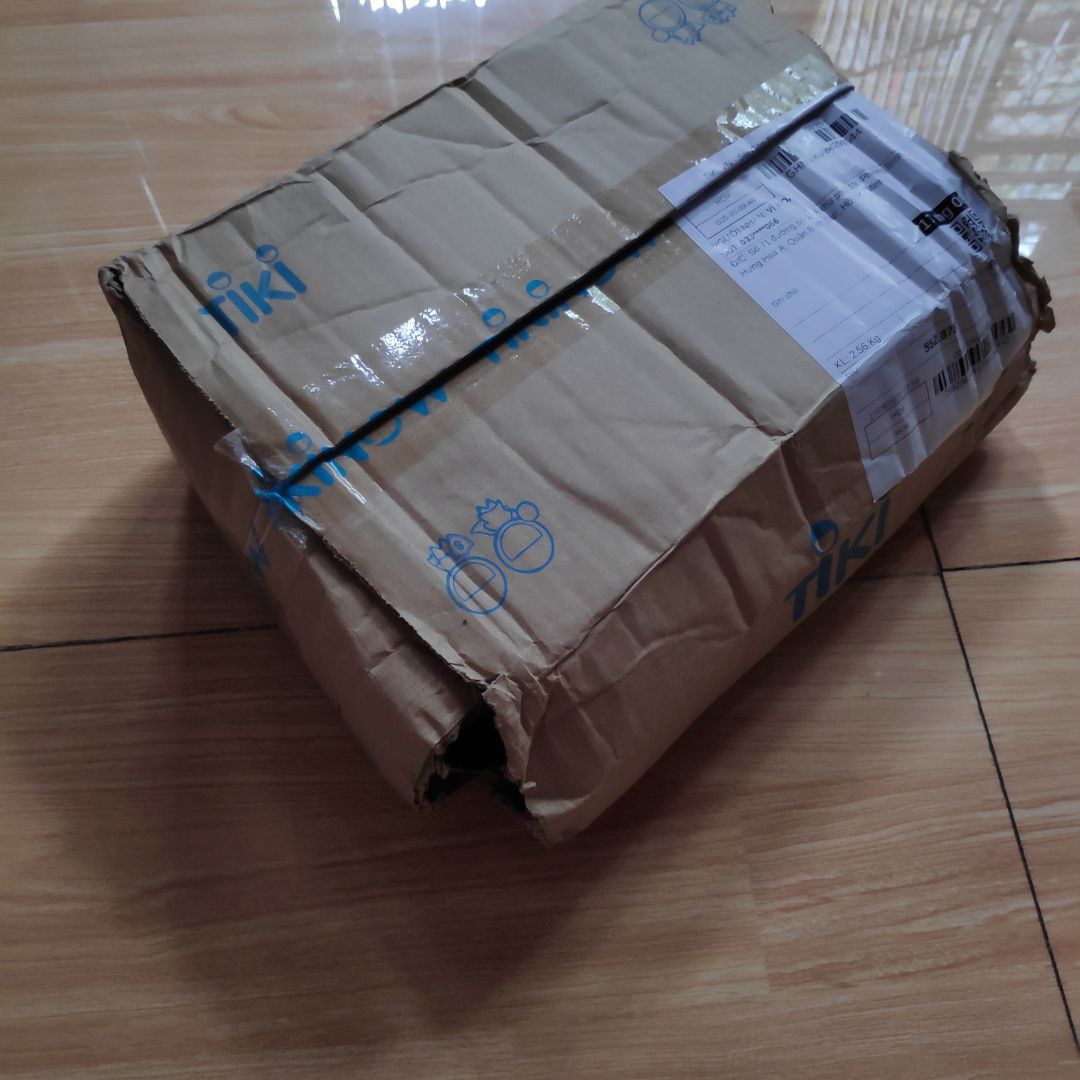 tiki đóng hàng chán quá, 1 bộ sách vừa đọc vừa sưu tầm mà đóng hàng ẩu, làm cho sách bị dập nhiều chỗ tiki đóng hàng chán quá, 1 bộ sách vừa đọc vừa sưu tầm mà đóng hàng ẩu, làm cho sách bị dập nhiều chỗ