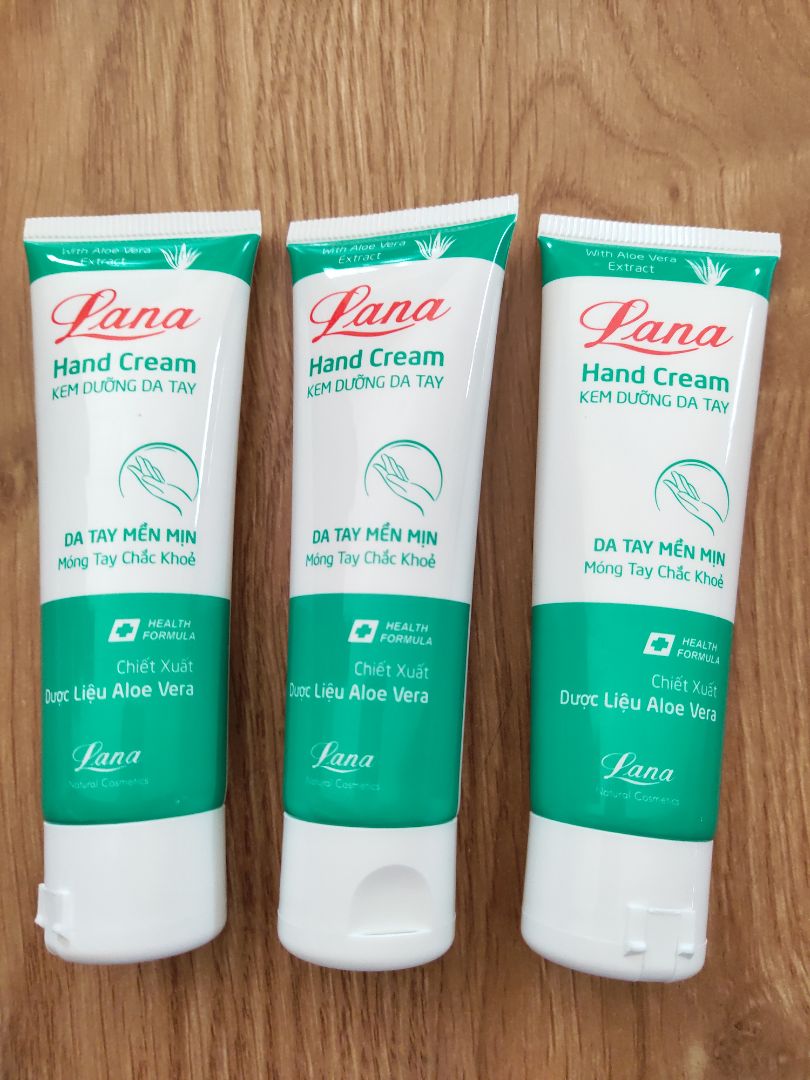 Mua 3 chai mà được đóng gói kỹ lưỡng vô hộp rất dày mở ra phải xé rách hộp luôn mới được : )) nói chung tôi thích sản phẩm, lẫn cách đóng gói giao hàng.