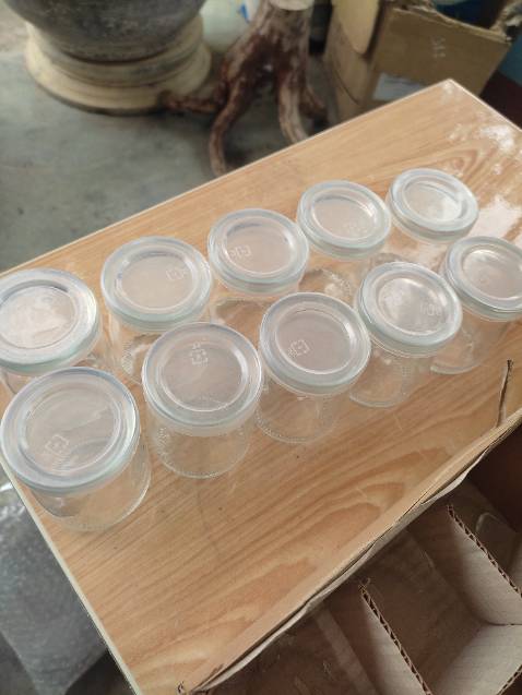 Đúng mô tả, nhưng cần đóng gói/chống xóc kỹ hơn, lúc nhận bị vỡ mất 2 hũ.