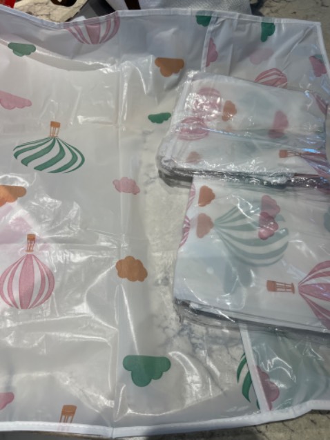 Giao sai mẫu đặt mua. Đặt mua hình sọc xám. Nhận hình khinh khí cầu màu trắng. Yêu cầu đổi hàng đúng mẫu đặt.