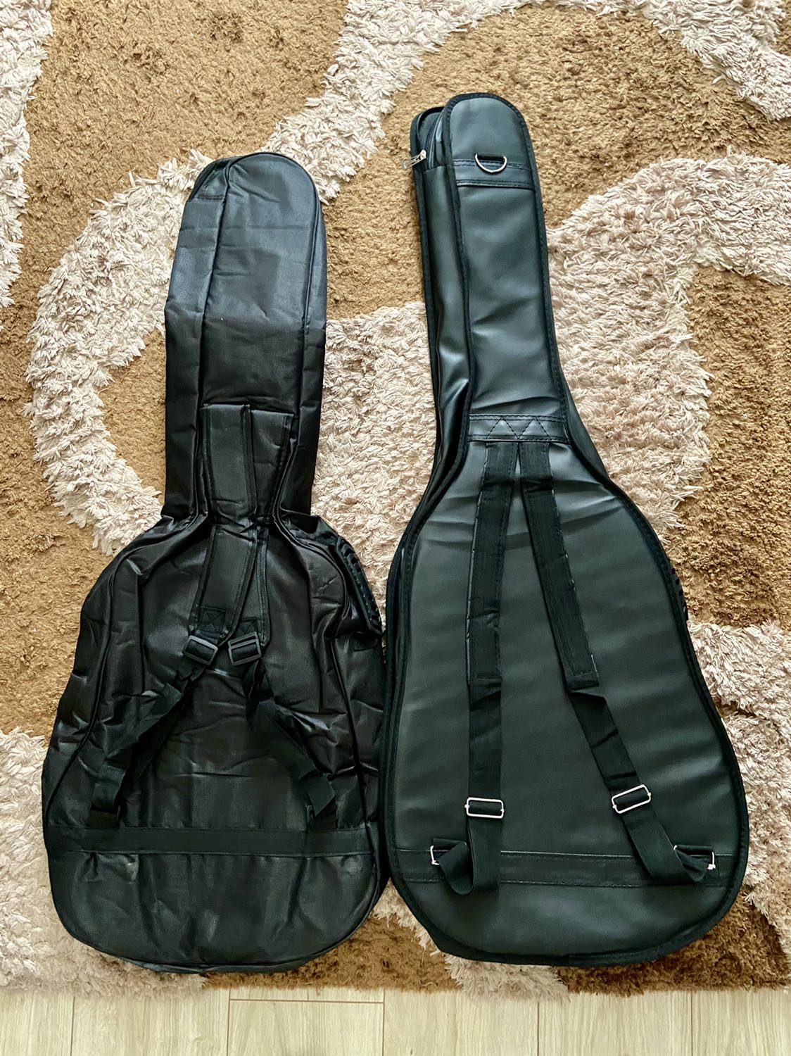 Cùng giá nhưng chưa bao giờ thấy bao đàn nào xấu xí như bao đàn này. Chất liệu vải, đường may, dây kéo, thiết kế … Tất cả đều có chất lượng thấp nhất. Tuyệt vọng.