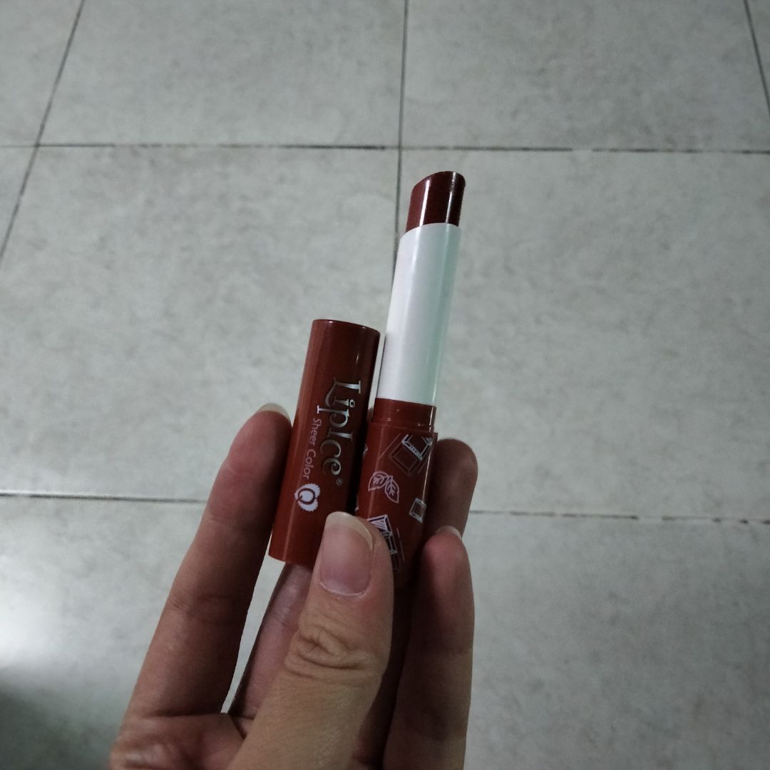 đầu tiên giao hàng nhanh đặt bữa trước 2 bữa sau đã có rồi! cám ơn nhà bán hàng, có mùi socola và bạc hà rất thơm đó là ưu điểm p/s: khuyết điểm là lúc mình đang đói mà tô son thì sẽ càng thèm đồ ăn???????? đầu tiên giao hàng nhanh đặt bữa trước 2 bữa sau đã có rồi! cám ơn nhà bán hàng, có mùi socola và bạc hà rất thơm đó là ưu điểm p/s: khuyết điểm là lúc mình đang đói mà tô son thì sẽ càng thèm đồ ăn????????