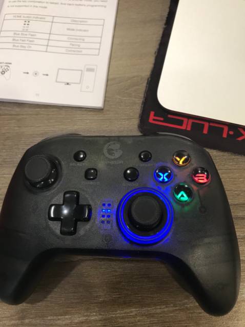 Hộp sản phẩm móp méo có đấu hiệu đã bị bóc, tag mác trong hộp nhàu nát, không có cáp sạc trong hộp, không kết nối được bluetooth
Video bóc hàng: https://drive.google.com/file/d/1cji8NW26G7r0gMakD-memKSmMby5Rd_A/view?usp=sharing