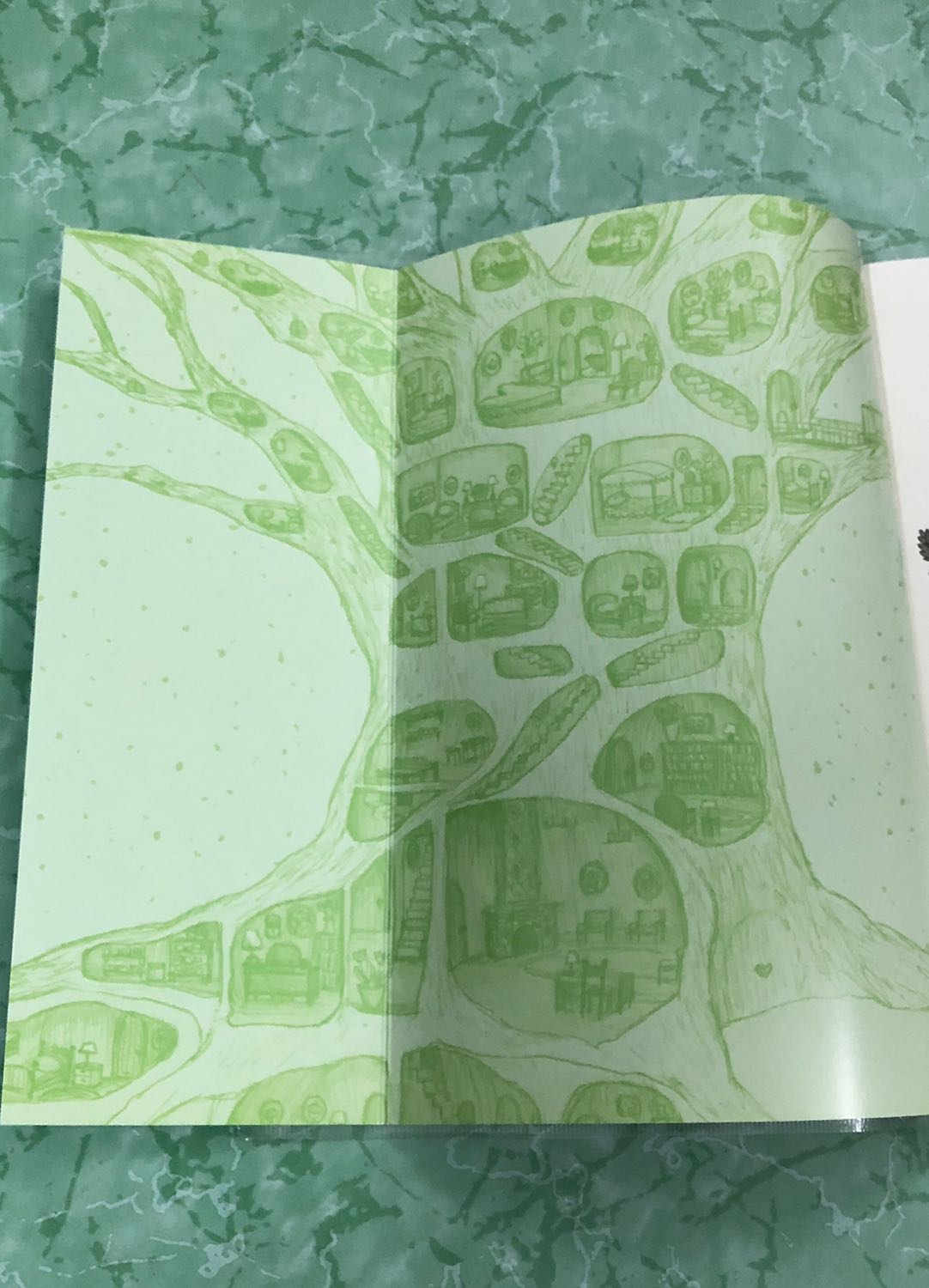 Sách ko bị méo mó và chữ ko bị mờ. Rất hài lòng về sách!