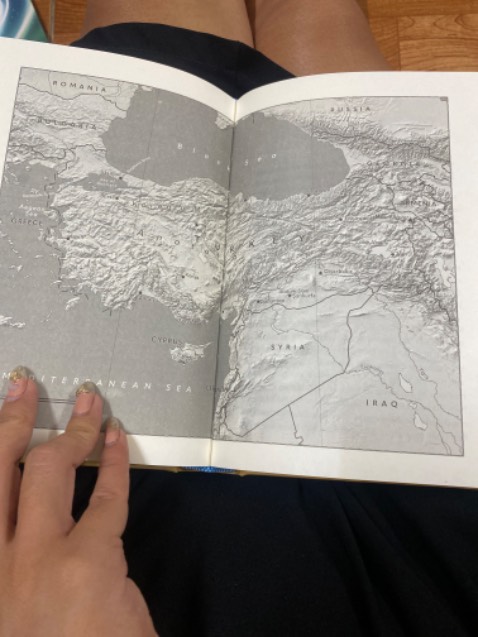 Đọc cuốn những tù nhân của địa lý xong là dông qua cuốn này hô bị chuẩn luôn thời kì lâm vào 2*** kẹt dịch 2 năm cả thế giới thì đúc kết vài thông tin theo cách nhìn của ký giả về tin tức đối ngoại cũng cho mình phần nào bức tranh xoay chuyển giữa các quốc gia. Cuốn này dầy hơn cuốn trc