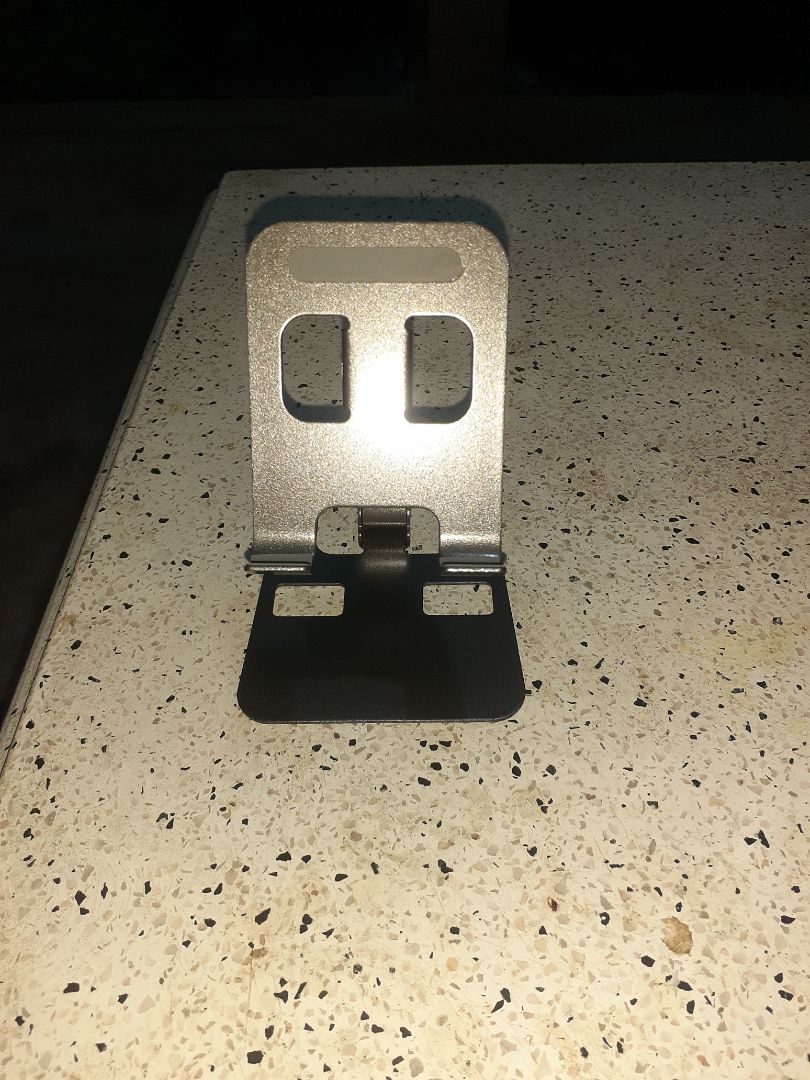 Chất liệu chắc chắn,các khớp ko bị lỏng lẻo. Thiết kế đẹp