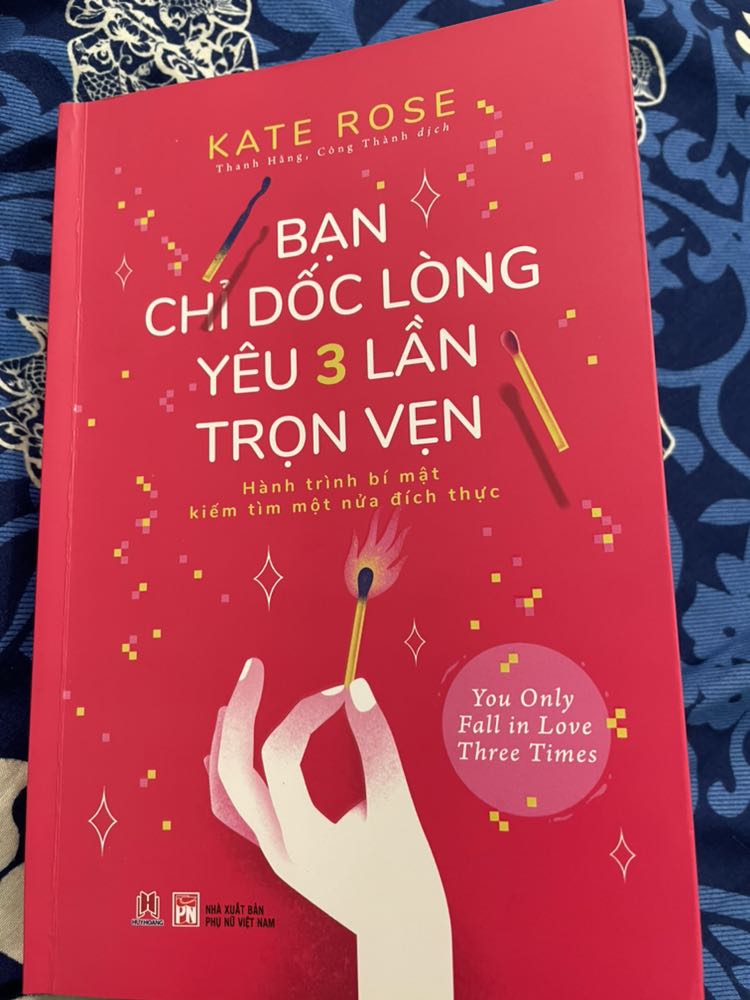 Kiếp nào ta cũng tìm thấy nhau là 1 sử thi về Soul mate (tri kỷ)

Cuốn này là 1 sử thi về Twin Flame - linh hồn song sinh.

2 linh hồn là một trước khi tái sinh đã tách ra làm đôi để cùng nhau trải nghiệm và học hỏi.

Với TF không phải là chúng ta sinh ra dành cho nhau. Mà phải nói là chúng ta vốn dĩ đã là của nhau.

Đây là mối liên kết không thể phá vỡ. 2 linh hồn sinh đôi chỉ hợp làm 1 chỉ khi cả 2 nhận thức được bản chất thực sự của mình, của tình yêu vô điều kiện. 

Cảm ơn vũ trụ đã đưa tui tới cuốn sử thi này ❤️❤️❤️