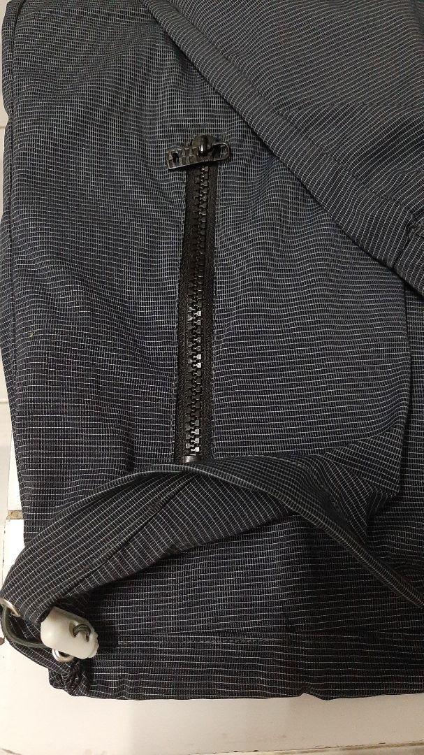 Áo khoác dày , chống nước tốt đường chỉ may rất chắc chắn , đúng mô tả , túi có dây kéo , có túi trong , giá ca ok hợp li, giao nhận nhanh áo đẹp ! Thank shop và tiki nhé