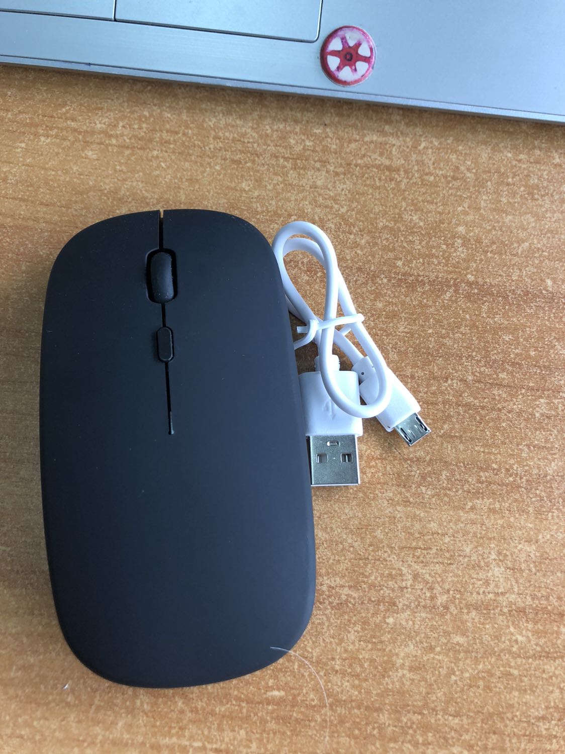 Tiki now giao hàng nhanh! 
Bọc rất cẩn thận, mua ở official store nên yên tâm chất lượng. Mới dùng thì thấy bluetooth khá mượt!  
Hàng ok nhé!