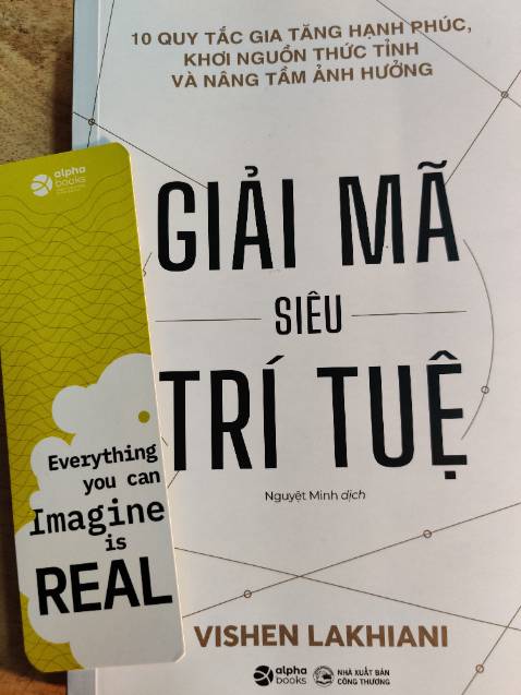Vô cùng thú vị & bổ ích cho hành trình khám phá & phát triển bản thân. Có phần tóm tắt & hướng dẫn thực hành ở cuối sách tiện lợi cho người đọc. Rất biết ơn ekip các em ở tư duy ngược đã giới thiệu quyển sách vô cùng thiết thực này. Sách in giấy đẹp, chữ rõ ràng. Nhược điểm: còn nhiều lỗi chính tả, lỗi format, phần thoại trích dẫn chữ hơi nhỏ, phần đóng khung quy tắc chữ siêu nhỏ rất khó đọc (thay vì nên được phóng to tô đậm để dễ nhớ). Tiki trading có tặng kèm bookmark rất ấn tượng của Alphabooks. Gần đây Tiki bắt đầu bao bọc sách bằng màng co & chèn lót kỹ lưỡng rất đáng khen so với thời gian trước đây.