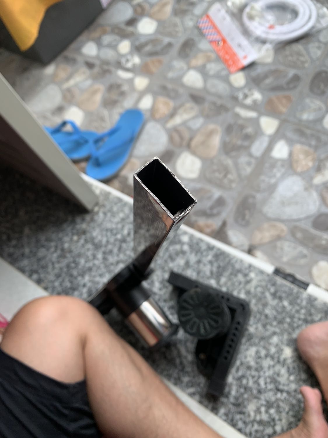 - Giao hàng đúng như lịch hẹn
- Hàng chất lượng, mẫu mã đúng như hình ảnh.
- Inox dày, nặng, chắc chắn.
- Chiều cao đủ cao để chống nước và bụi bẩn.