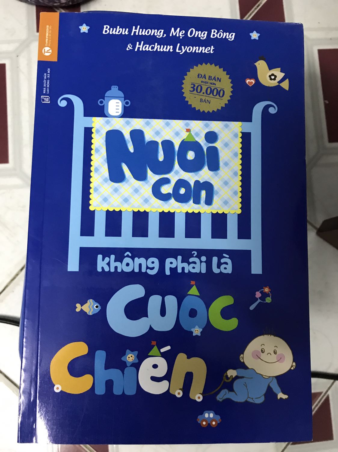 Mình là khách hàng thường xuyên của tiki, trước tới nay tiki sách mới, hôm nay vừa nhận đc đơn hàng , mà sách như sách cũ, cảm thấy rất khó chịu, như bị ***, tiki xem lại dùm, vì mình mua với giá tiền sách mới nhé, yêu sách mà thấy sách vậy rất chi là buồn