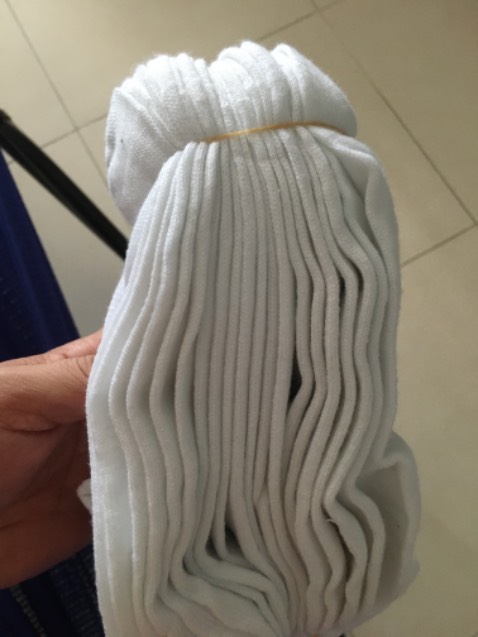 đặt 10 đôi bó lại một cục ko giống như quảng cáo mà lại nguyên một màu trắng nữa chứ chả biết nói sao