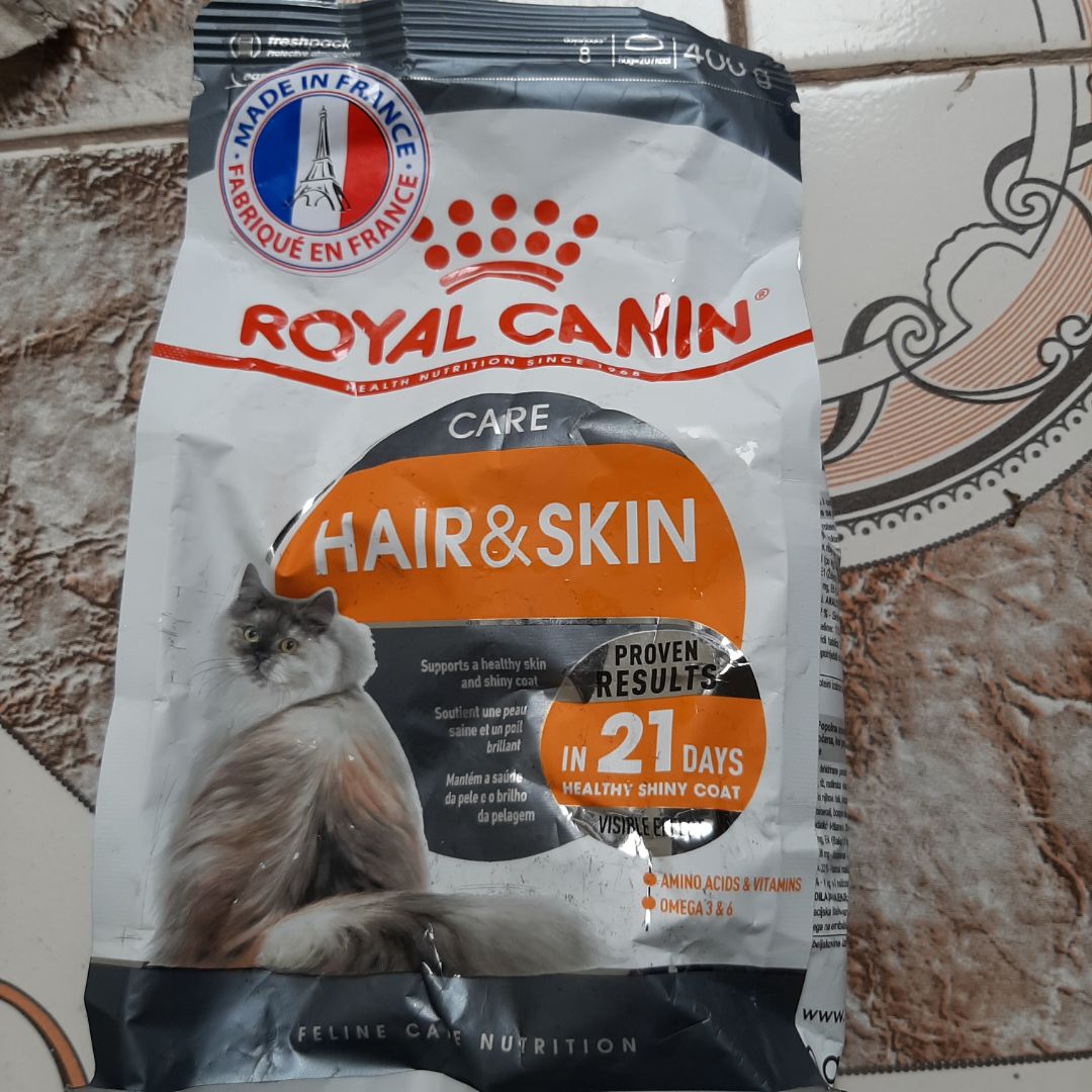 Cửa hàng giao nhầm hàng cho mình. Mình đặt Hairball, cửa hàng lại giao Hair&skin.