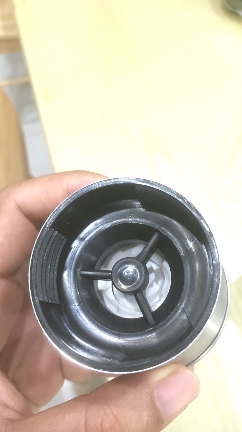 hình xạo so với sp thực tế. mình đã mua chỗ khác rồi, bị hư hỏng chỗ cối xay do bằng nhựa. cứ tưởng sp là inox như hình. ai ngờ lại phí tiền nữa.