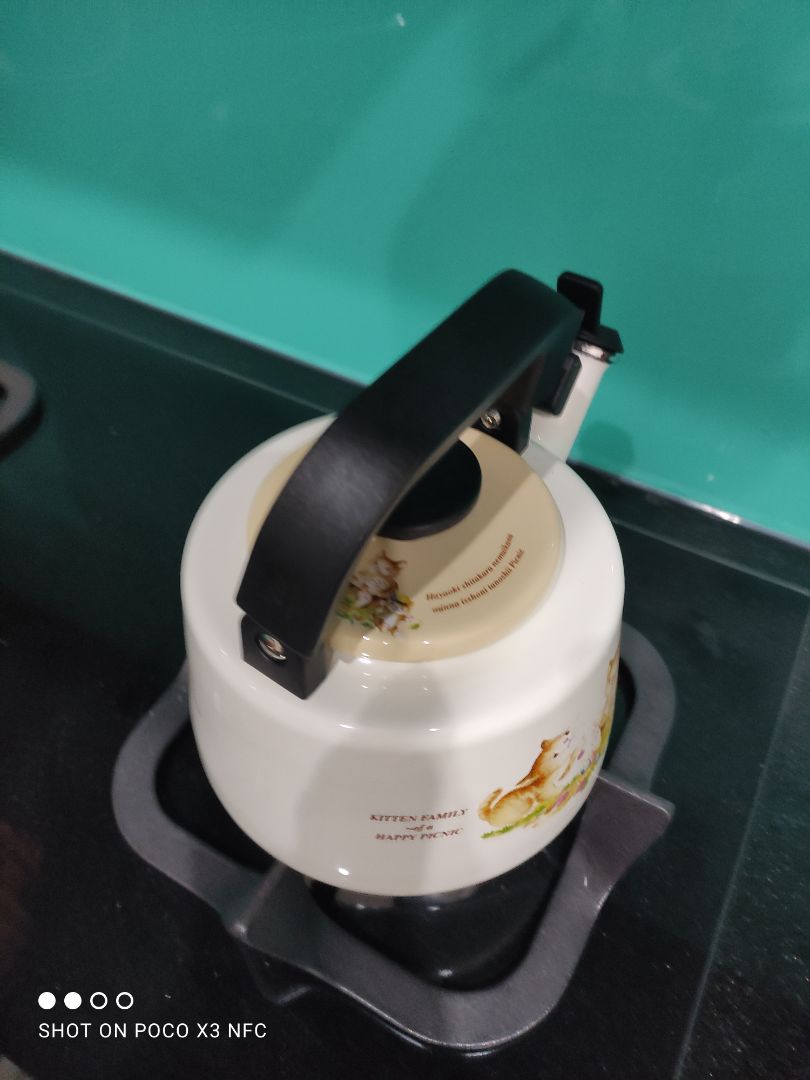 ấm đẹp, cầm vừa tay, ai mua nhớ xem cẩn thận trước khi nhận hàng. đồ tráng men rất oke.