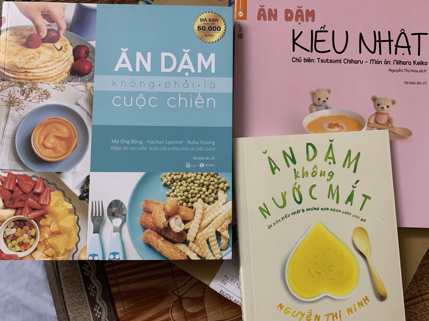 Gói hàng đẹp, chắc chắn mặc dù chỉ là gói tiêu chuẩn. Sách đc mua ưu đãi nên giá khá hợp lý, mặc dù chưa đọc đc nhiều nội dung nhưng hy vọng những nội dung trong những cuốn mình mua đều có ích và bổ trợ cho mình nhiều hơn trong côn việc làm mẹ và chăm bé