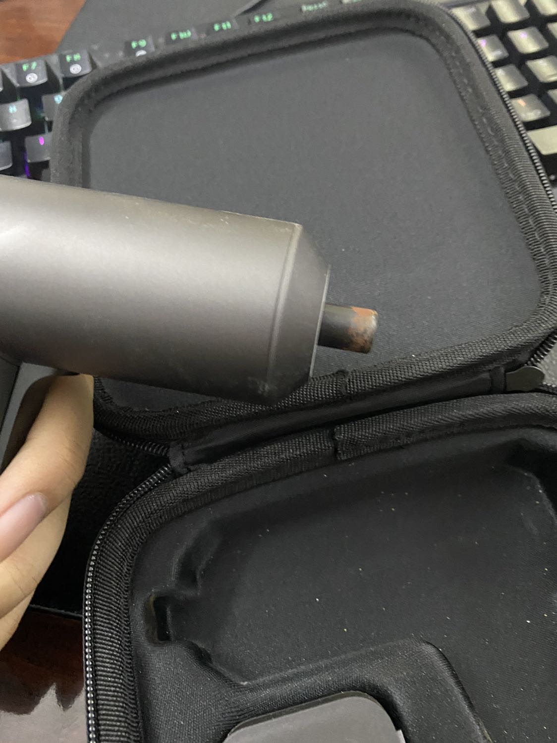 Vừa mua về. Nguyên seal mà nó rỉ xet thế này luôn... không biết dùng đc 1 tuần thì thế nào?