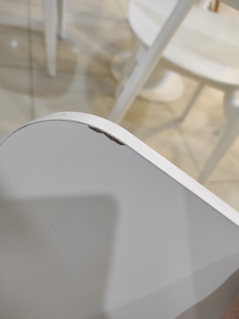 shop giao hàng bị lỗi, vừa hư, vừa cũ. Có 1 cái bàn  mà bị bể bết 3,4 chỗ. Mình đã có hảo ý nhắn tin để trao đổi với shop rồi mà hơn 24h rồi mà ko thèm seen hay phản hồi. đã dịch khó khăn rồi, khách mua đã thanh toán trước mà shop làm ăn ko có chút uy tín gì hết. mn nên cẩn thận với đánh giá trc đó vì ko có tính xác thực gì cả. mình sẽ báo cáo việc này lên tiki để xử lý cho công bằng.