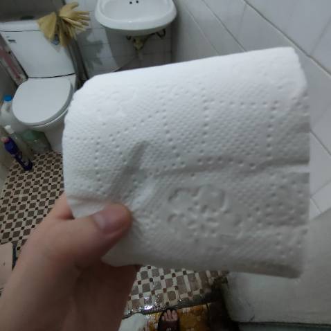 Mua luôn của PC cho tín. Tổng quan mình thấy cuộn giấy cuốn k quá chặt, ít giấy. Nhưng so với giá 4k5 1 cuộn thì thấy.hợp giá