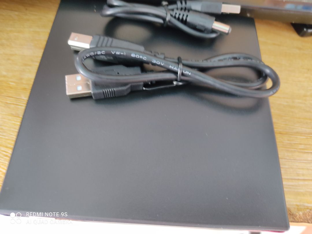 Shop uy tín, nhiệt tình, đóng gói sản phẩm đẹp, đầy đủ như hình trên tiki. *** thử CD thấy ổ chạy ok, không kêu, nhưng không biết chạy DVD và ghi đĩa thế nào. Ủng hộ shop 5 sao.