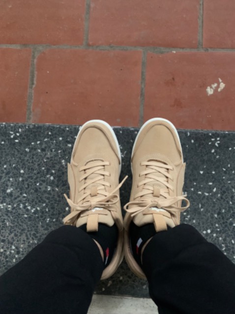 Hơi trật ,không biết tai chân to hơn hay size cảu nhà sx nhỏ hơn