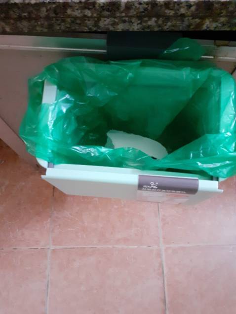 Màu xanh Patel siêu đẹp luôn, ưng cái bụng ghê gớm 🥰🥰 nhựa trơn nhẵn dày dặn và siêu chắc chắn, nắp mở đa chiều, dễ dàng mở sử dụng. Xứng đáng 10*