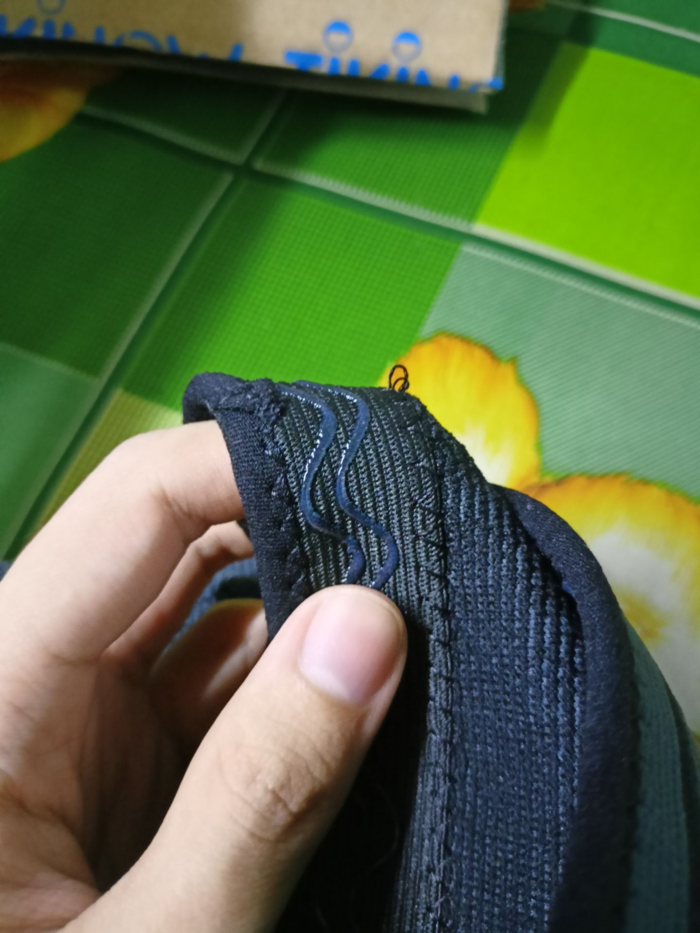 hàng giống hình, nhưng chỉ thừa, rác chỉ, bung chỉ ở 1 vài nơi, mình mua giá 129k ship 18k tổng 147k, cao so với các loại hàng khác mà như vậy, thất vọng! mong shop kiểm hàng kĩ hơn, tốt nhất trước khi giao nên kt lại đường chỉ, còn lại shop cũng nhiệt tình tư vấn, dịch vụ ok, sản phẩm chưa được ưng ý