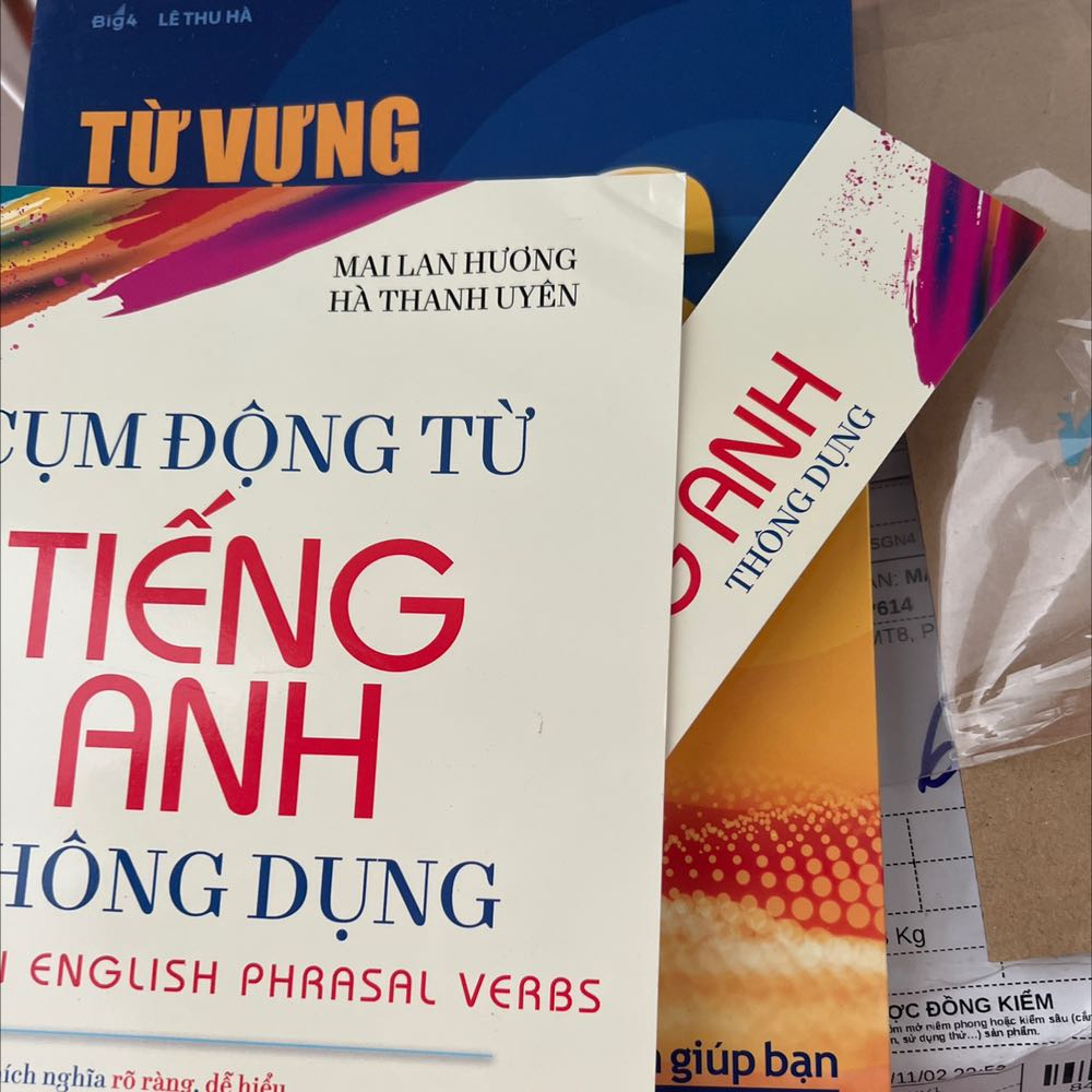 Mua về học ielts nè mn uii…sách kèm theo bookmark. Bỏ bọc kiếng nhưng vẫn bị quăn góc. Mua về học ielts nè mn uii…sách kèm theo bookmark. Bỏ bọc kiếng nhưng vẫn bị quăn góc.