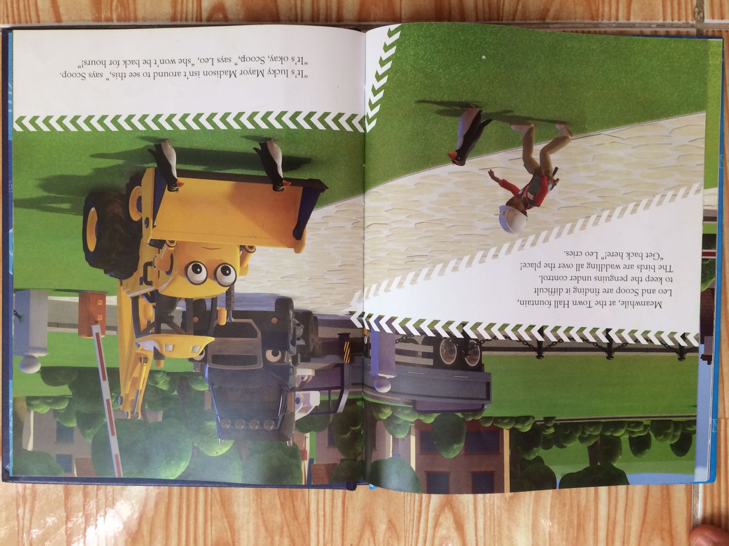 Mình mua đúng đợt sale được giá tốt (56k)
Kich thước: 18x22cm 
Độ dày: 24 trang sách in màu 
Bìa in nổi đẹp mắt. 
Câu chuyện kể về đội xây dựng của Bob xây dựng hồ cho chim cánh cụt gặp sự cố khiến chậm tiến độ. Xe tải chở chim cánh cụt đã về đến mà hồ chưa xong. Bob và đội của mình sẽ xử lý thế nào? 

Con trai 2,5 tuổi của mình rất thích xe cộ và chim cánh cụt nên bé rất say mê cuốn này. 

Trên youtube có cả một trang của Bob - the builder nữa, nhưng video bị cắt ngắn không đủ như sách.