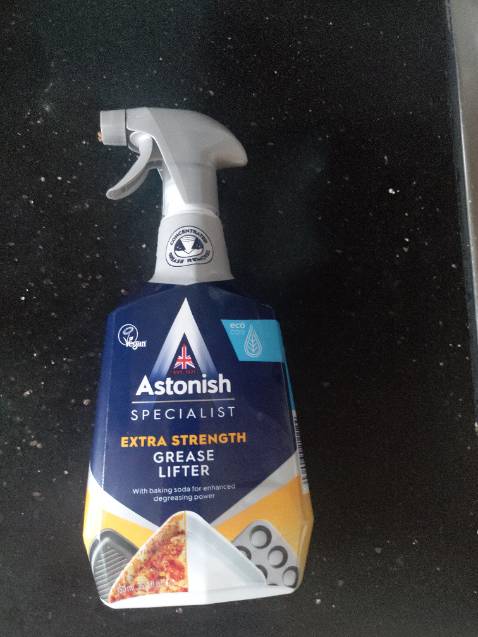 Tẩy dầu mỡ tốt với những vết vừa đổ ra, với vết lâu ngày thì không hiệu quả lắm