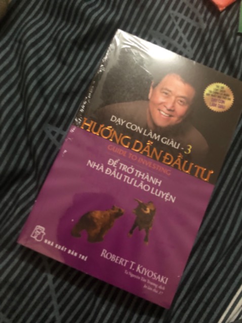 Giao hàng nhanh. Bọc kĩ. Sách còn nguyên seal. In rõ ràng.
Nội dung thì kinh điển rồi. Tốtt về mặt tư duy tài chính.