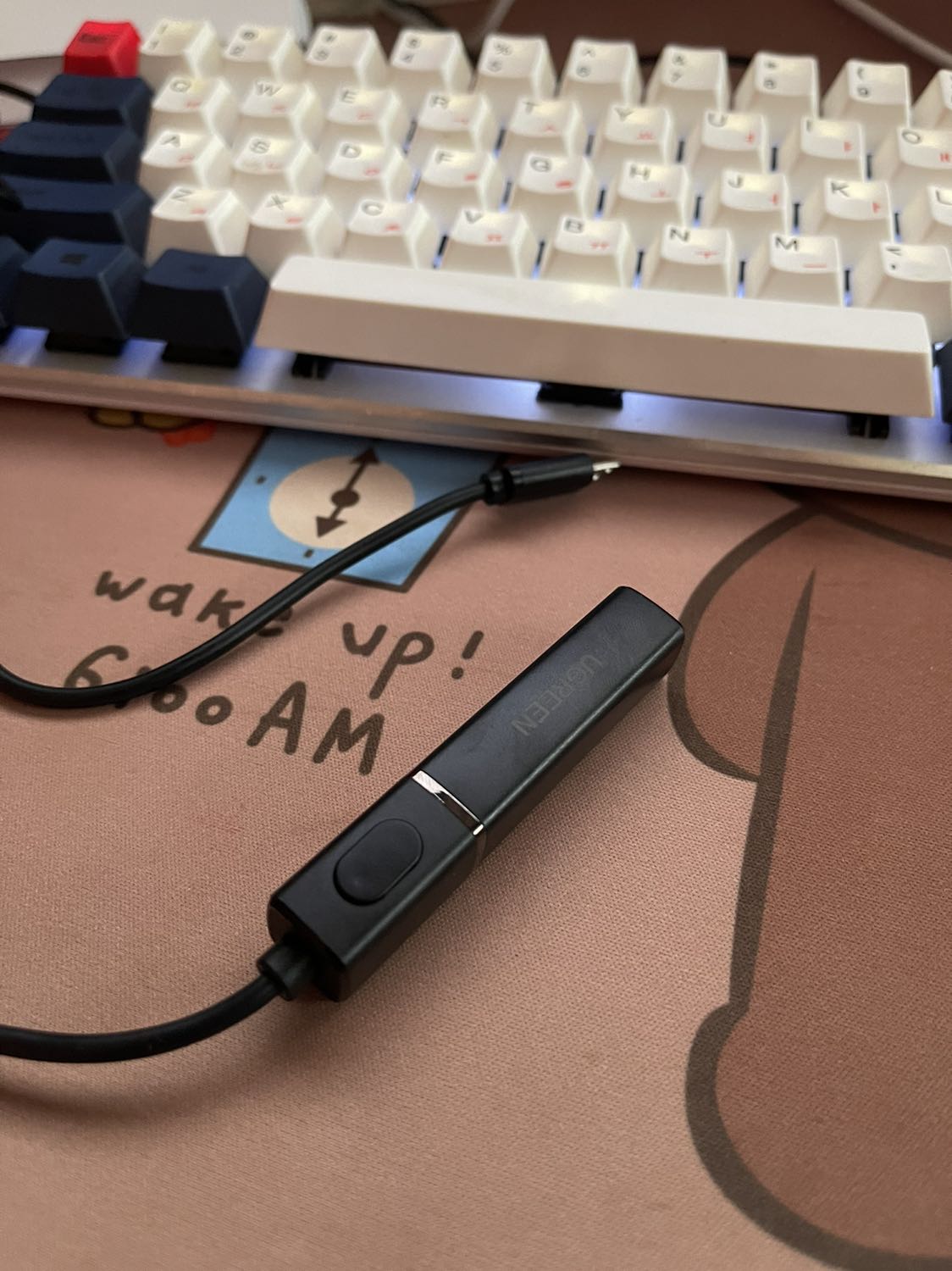 pair 2 devices: aukey EP-T31 & sony WI-XB400: hầu như ko dùng được. nghe chập chờn, khoảng cách dưới 50cm

pair 2 devices: sony wh-xm3 & sony wi-xb400: dùng ổn trong khoảng cách dưới 1m (thi thoảng mất tiếng xong có lại). trên 1m khá chập chờn

box ghi bluetooth 5.0
cổng nguồn micro usb chứ ko phải type C
thiết kế đẹp
double click để pair