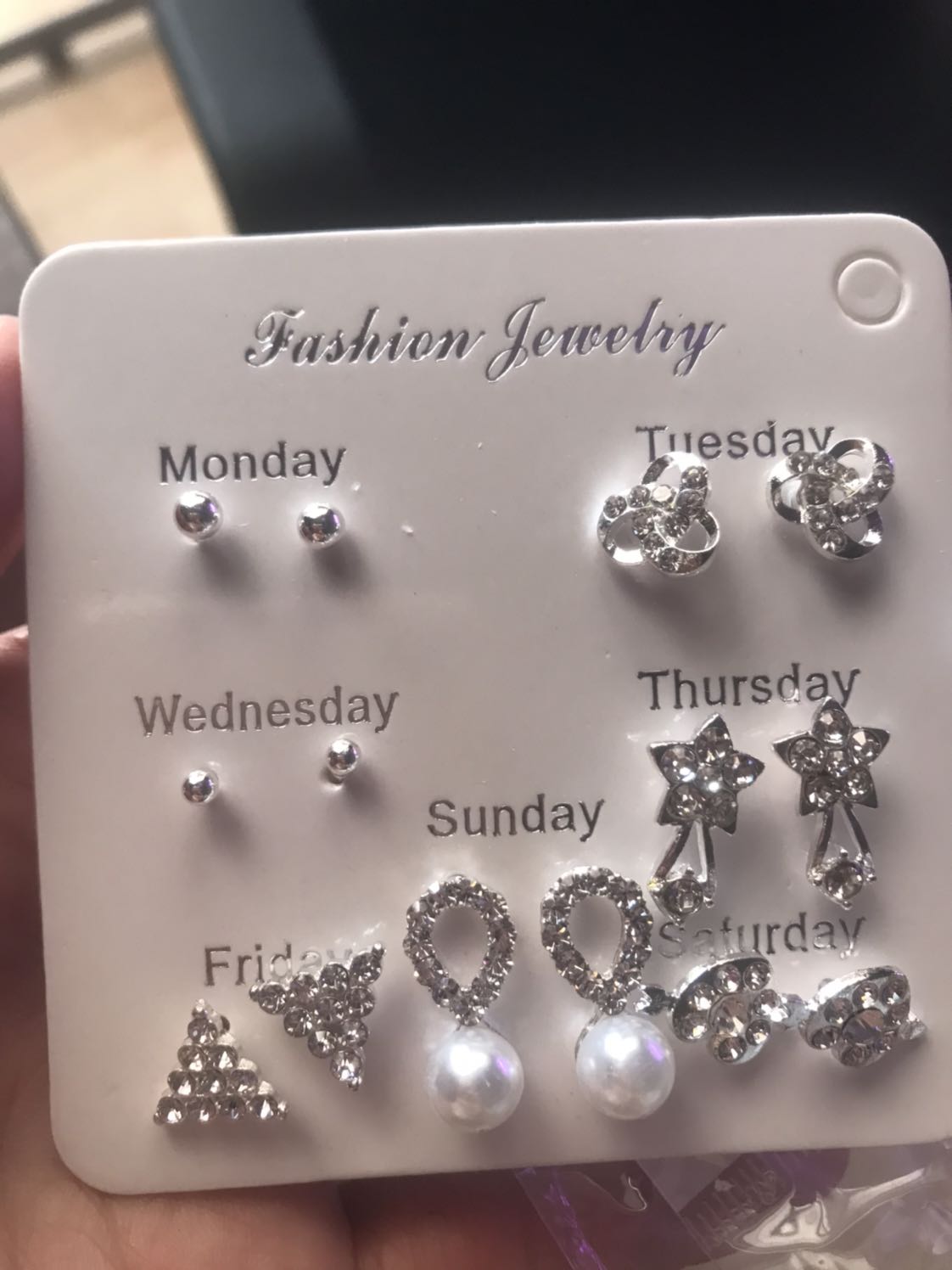 Như hình đã post. 7 đôi với giá này + hàng thực tế, quá hài lòng ?!!!! ??? RẤT RẤT NÊN MUA!