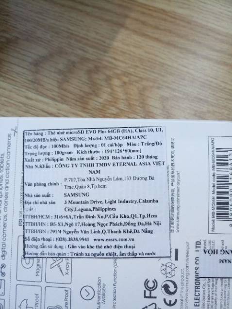 Mua thẻ nhớ 64GB U3 [4K tốc độ ghi tối thiểu là 30 MBps ] như trên hình nhưng lại giao thẻ U1 [FULLHD tốc độ ghi tối thiểu là 10 MBps]  chậm hơn thẻ U3 .Mọi người mua thì nhớ để ý kiểm hàng nha chứ không giao thẻ U1 lại phải trả hàng MÀ GIÁ THÌ NGANG TIỀN U3 .