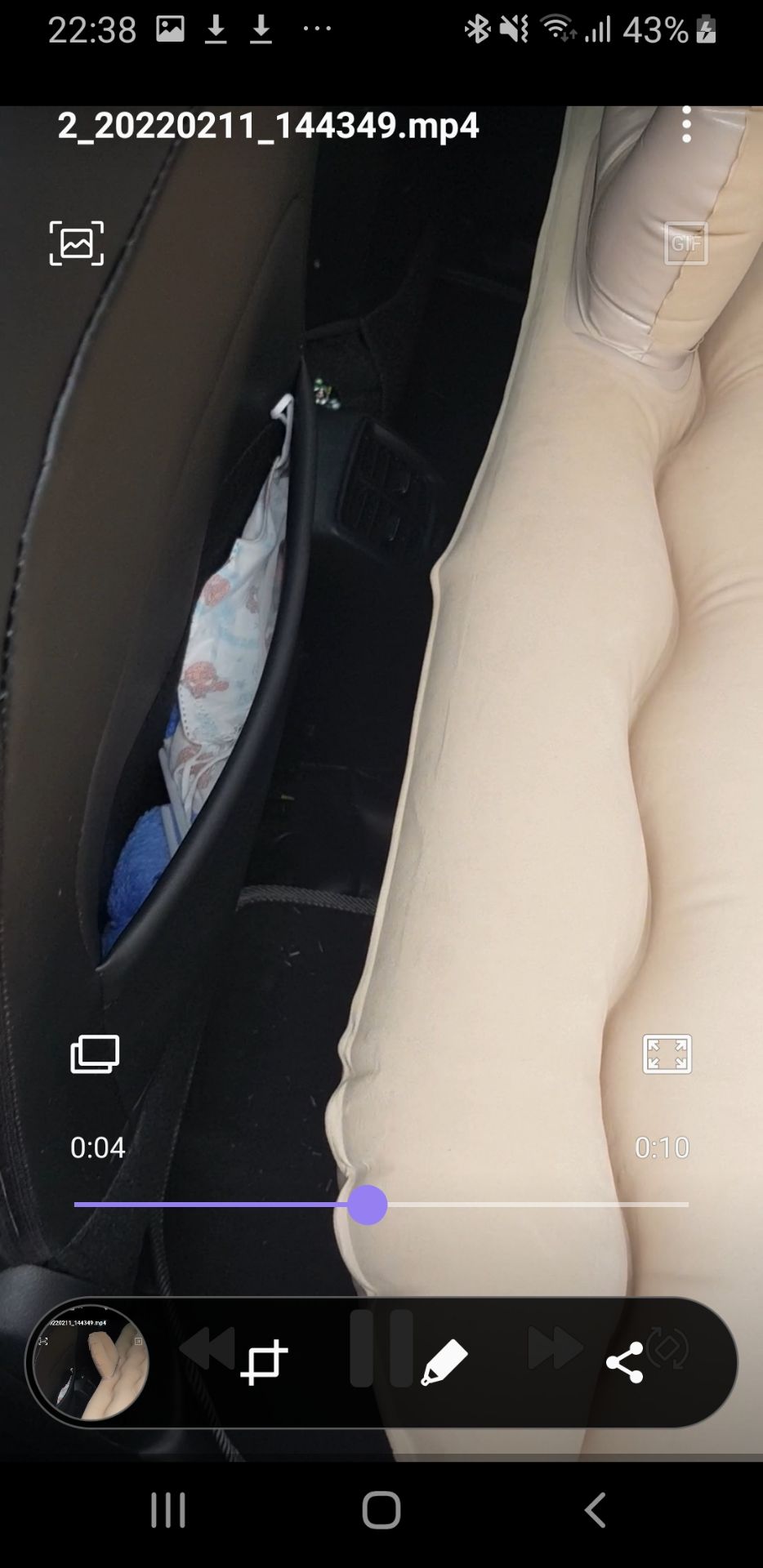 nệm nhỏ lắm. xe 4 chỗ nhưng ko vừa đâu. còn dư cả khúc chiều ngang. mình đã từng mua ở 1 shop khác nệm dầy và tp vừa xe. còn ở shop mỏng. nhỏ. như hàng nhái ý. nói chung là ko nên mua mắc công phải trả hàng