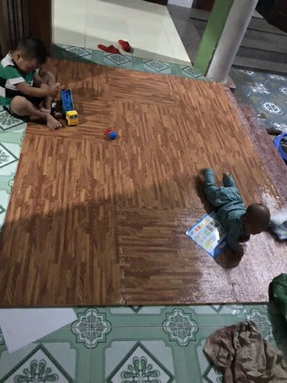 xốp dày dawnn, dễ lắp và lót, lau chùi cũng dễ, nên mua mn nha, shop giao nhanh, đúng đủ sp