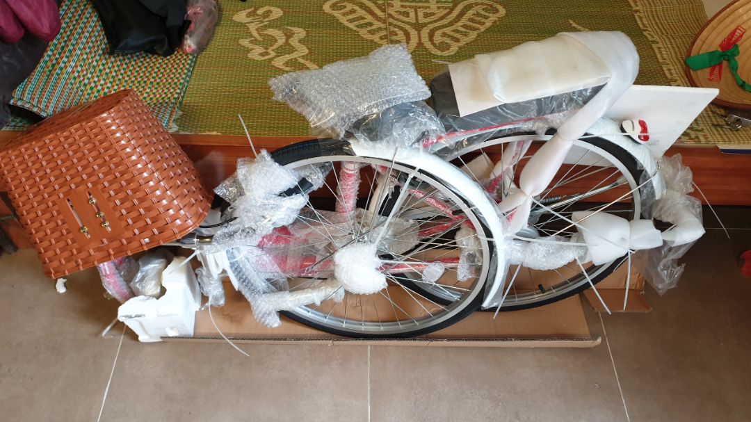 Xe đẹp, chắc chắn. 
Giao hàng nhanh, đóng gói chắc chắn. Tuy nhiên giỏ xe nhựa bị vỡ 1 chút trong quá trình vận chuyển, còn lại xe không xước xát gì do bọc nynol khá kĩ. 
Đánh giá 5 sao cho sự nhiệt tình của shop. Xe đẹp, chắc chắn. 
Giao hàng nhanh, đóng gói chắc chắn. Tuy nhiên giỏ xe nhựa bị vỡ 1 chút trong quá trình vận chuyển, còn lại xe không xước xát gì do bọc nynol khá kĩ. 
Đánh giá 5 sao cho sự nhiệt tình của shop.