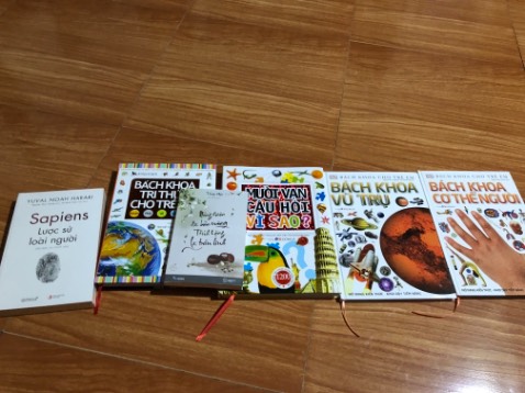 Sách đẹp, giao hàng nhanh, đóng gói ẩu. Rất tiếc là đánh giá ở Tiki còn phải kiểm duyệt mới được đăng. Lần trước mình mua quay video sách bị quăn mép, bẹp gáy, hộp bị rách, nhưng xem lại đánh giá không thấy video hay ảnh đâu. Cũng chẳng được xu, dù video, ảnh chụp, văn bản đầy đủ